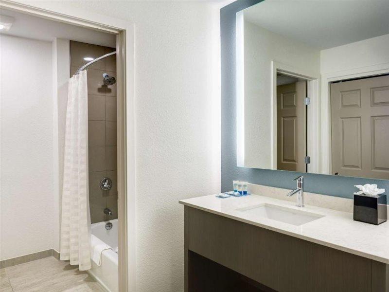 Hyatt House Boston 3*