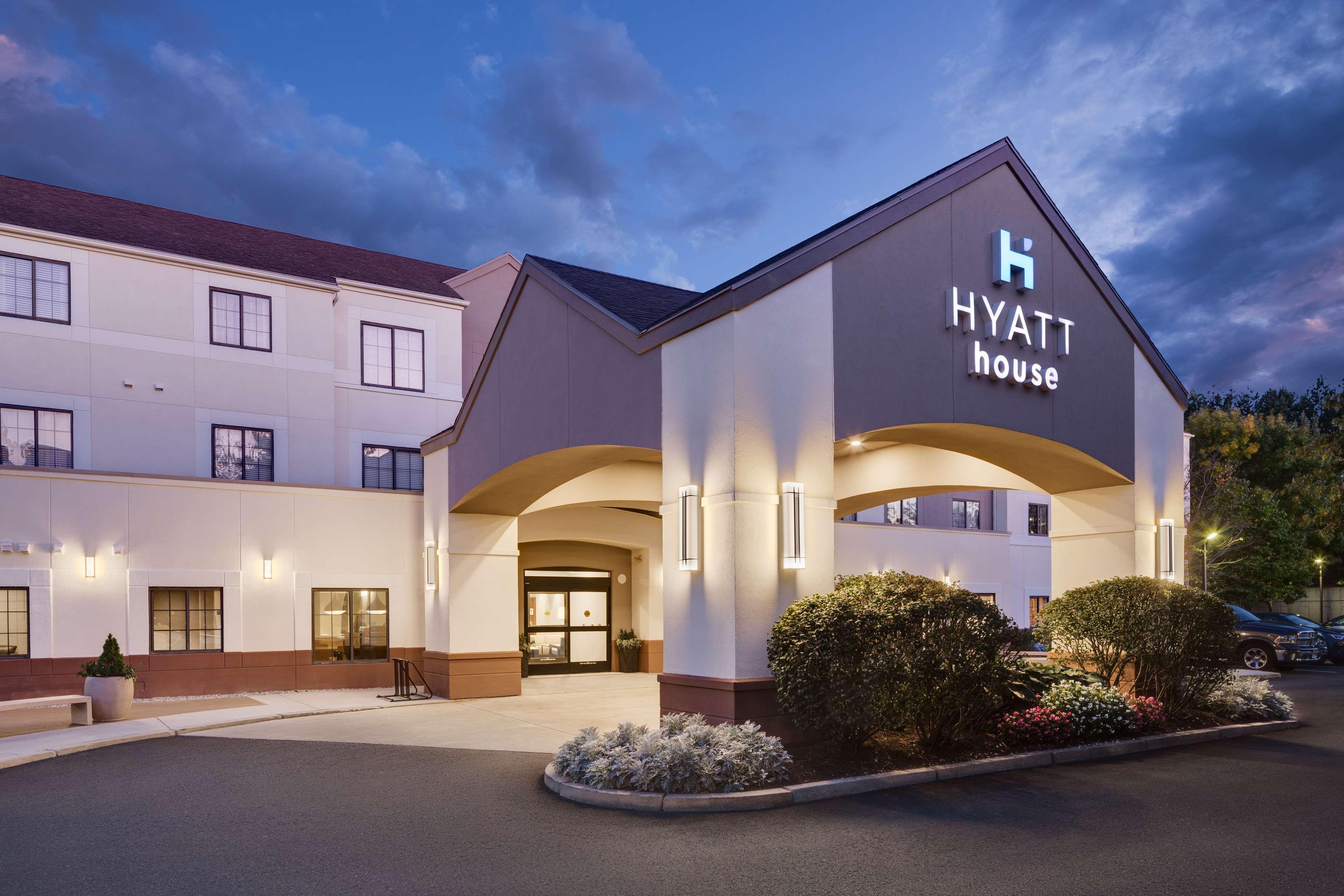 Hyatt House Boston 3*
